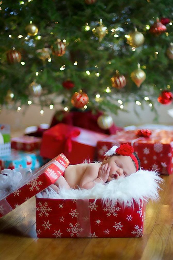 Фотосесія немовлят в подарунковій коробці