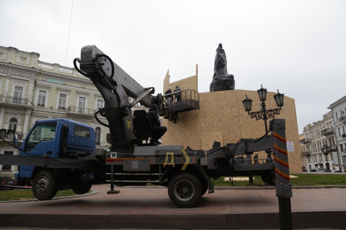 Демонтаж пам'ятника Катерині 2 в Одесі, фото