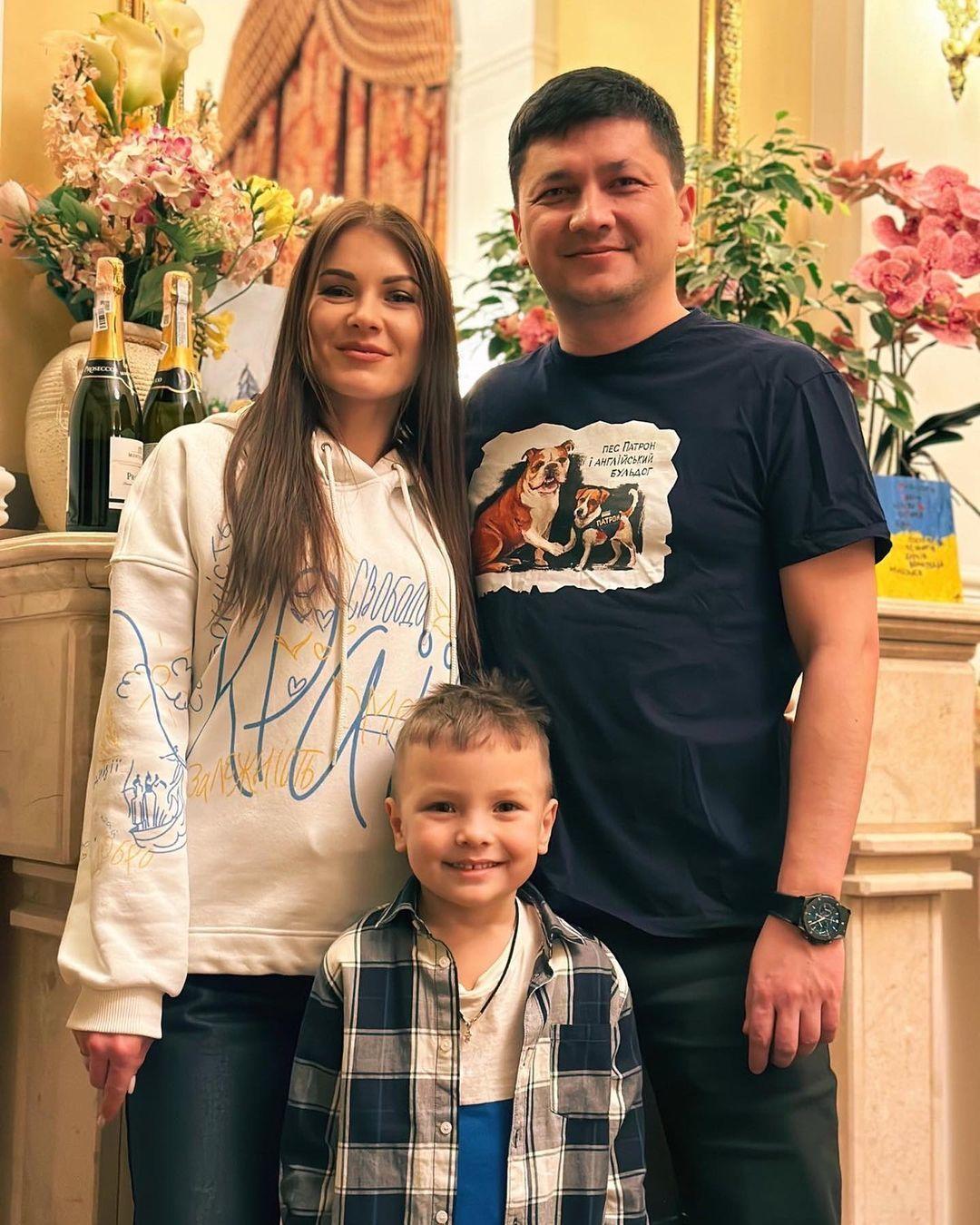 Віталій Кім з дружиною і сином, фото