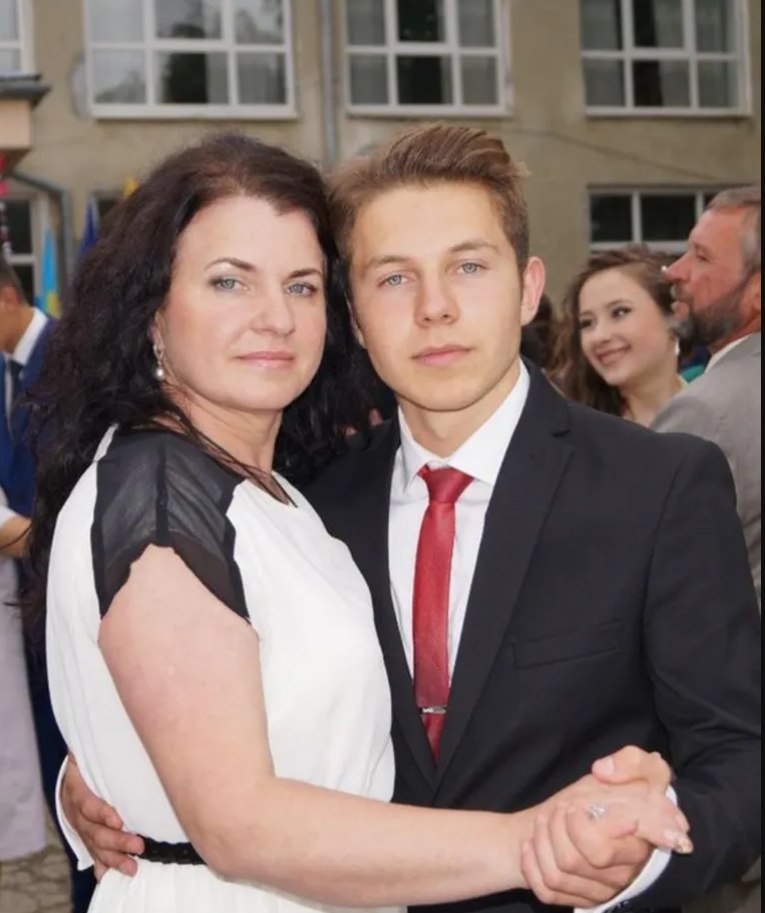Михайло Панчишин зі своєю мамою