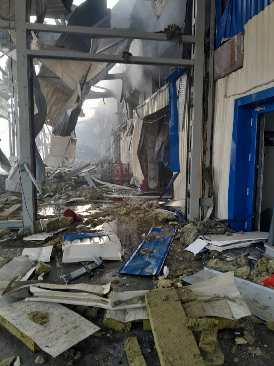 зруйнований склад гуманітарної допомоги в Херсоні