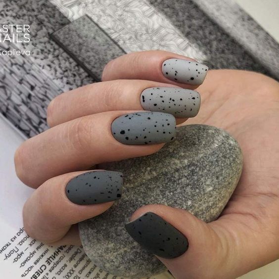 Серый дизайн ногтей