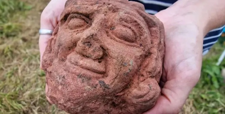 Каменная голова