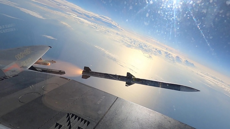 AIM-120 AMRAAM