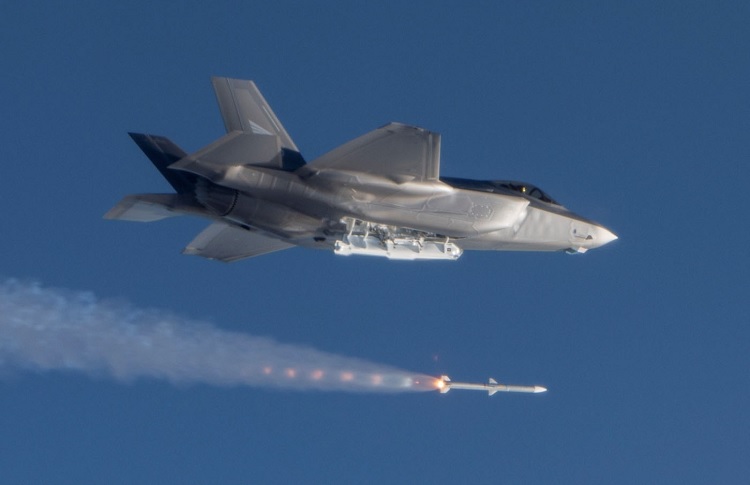 AIM-120 AMRAAM
